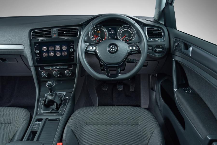 Панель приборов Volkswagen Golf TSI 5-Door 2017 года  (ZA) (фото 7 из 11)